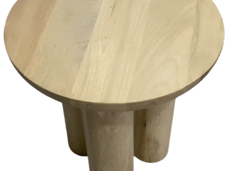 18  ROUND 3-LEG ACCENT TABLE, NATURAL For Sale