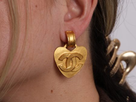 Chanel 1995 Large Matte Heart Clip-On Earrings For Discount